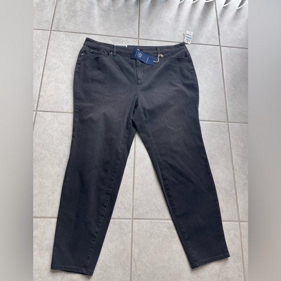 Diva’s Plus Black Skinny Jeans - Picture 3 of 6